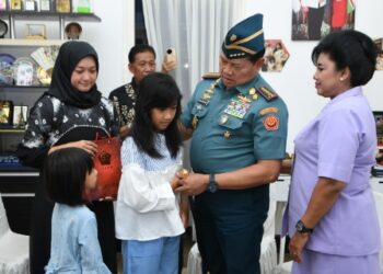 Panglima TNI Takziah Ke Kediaman Empat Pajurit Terbaik TNI AU Yang Gugur Kecelakaan Super Tucano 17