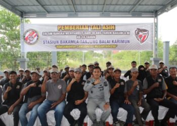 Jelang HUT ke-18, Bakamla RI Bagikan Tali Kasih Kepada Masyarakat Sekitar 1