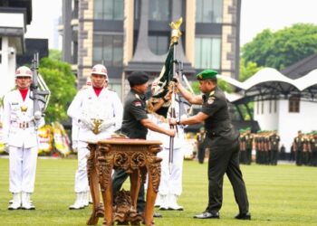 Panglima TNI Jenderal TNI Agus Subiyanto Serahkan Jabatan Kasad Kepada Jenderal TNI Maruli Simanjuntak 18