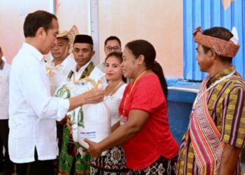 Presiden Pastikan Bantuan Pangan Cadangan Beras Pemerintah (CBP) dan El Nino Tersampaikan ke Warga Kupang 1