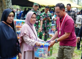 Bertajuk "One Day Experience Adventure dan Social Awareness" Panglima TNI Peduli Sosial, Bagikan 2.000 Paket Sembako 19