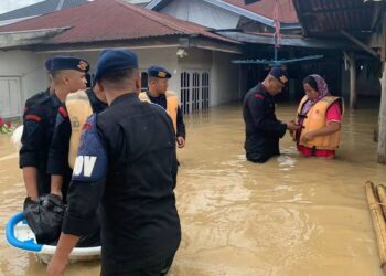 Polda Jambi Bantu Evakuasi Korban Banjir di Kerinci dan Sungai Penuh 20