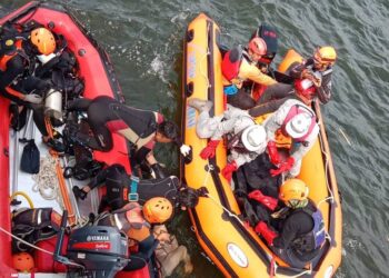 Bakamla RI Evakuasi Pemancing Yang Tenggelam di Pelabuhan Muara Baru Jakarta 21