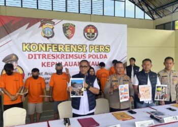 Polda Kepri Berhasil Ungkap Kasus Penambangan Pasir Ilegal dan Amankan Barang Bukti 17