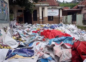 Sampah APK Masih Numpuk di Kantor Panwascam, Pj Bupati Bogor Ditagih Janji Peduli Lingkungan 20