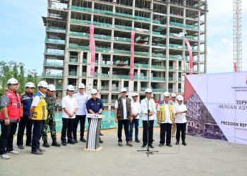 Memastikan Pembangunan Berjalan Lancar, Presiden Jokowi Lakukan Topping Off Hunian ASN dan Hankam di IKN 19