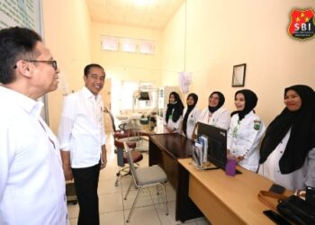 Hari Ke-2 Presiden Jokowi Tinjau RSUD Sibuhuan, Pastikan Pelayanan Kesehatan Optimal 16
