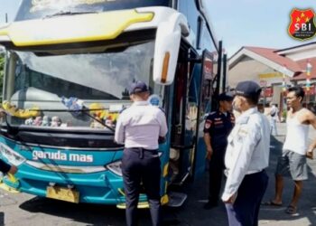 Korlantas Polri Gelar Pemberangkatan Mudik Gratis Untuk Masyarakat Sebanyak 400 Unit Bus 18