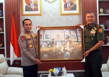 Didampingi para Pejabat Utama (PJU) Divif 3 Kostrad Melaksanakan Audiensi ke Polda Sulsel 21