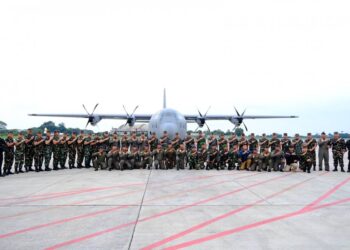 Misi Bantuan Pemerintah Ke Palestina Sukses. Pangkoopsudnas, Dampingi Panglima TNI Sambut Kedatangan Pesawat C-130 J Super Hercules 17