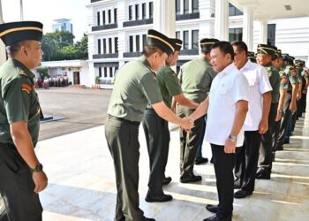 Wakil Menteri Pertahanan RI, M. Herindra, memimpin Halalbihalal Idul Fitri 1445 H, di Lapangan Bhineka Tunggal Ika 19