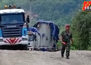Kita Harus Bangga Karena Semangatnya Yang Luar Biasa Di Usia Senja, Purnawirawan Marinir Masih Tetap Semangat Mengawal Alat Berat Milik BUMN, Untuk Mencukupi Ekonomi Keluarga 21