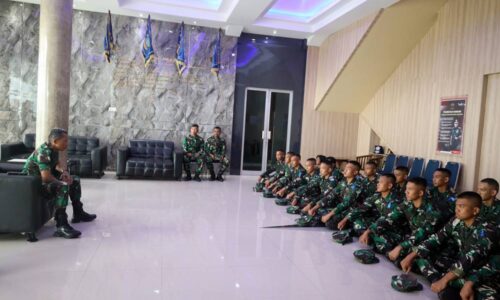 Danlantamal VI Makassar Beri Pembekalan kepada Perwira remaja PK Angkatan XXX/A dan Bintara remaja PK Angkatan XLIII/1 2