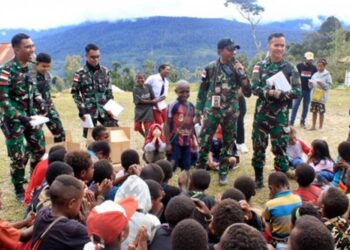 Hari Pendidikan Nasional Satgas Yonif 509 Kostrad Serbu Sekolah di Intan Jaya 14