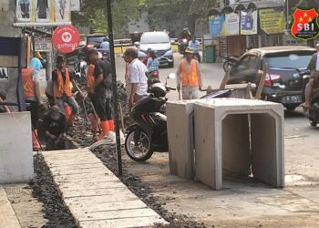 Pelaksana Proyek Perbaikan Jalan dan Saluran di Jalan Cibanteng, Tugu Utara Tak Profesional 20
