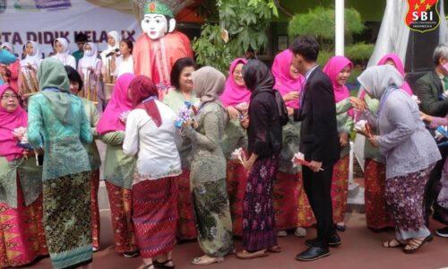 MERIAHHH!!! Pelaksanaan Pelepasan Siswa Kelas IX SMP Negeri 65 Jakarta Utara Hasil Karya Siswa dan Guru 4