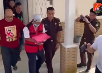 13 Tahun Nikmati Uang Korupsi, PPK dan Pemborong Dijebloskan Kejari Empat Lawang ke Jeruji Besi 18