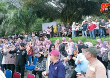 Pj Bupati Empat Lawang Pimpin Minum Kopi Secara Serentak di Pinggir Sungai Musi 18