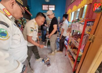 Giat Razia Gabungan Petugas Bea Cukai Cirebon dan Satpol PP Kabupaten Kuningan Sita 317 Rokok Ilegal 1