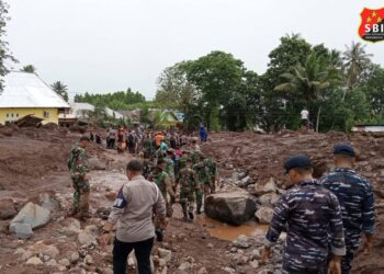Gerak Cepat, TNI AL Dan Tim Sar Gabungan Evakuasi Korban Banjir Bandang Di Ternate 21