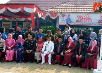 Bertindak Sebagai Inspektur Upacara, Camat Peringati HUT RI Ke-79 di Kecamatan Pasmah Air Keruh 17