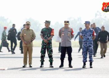 Kapolda Lampung bersama PJ. Gubernur Samsudin Sambut Kedatangan Presiden Joko Widodo 1