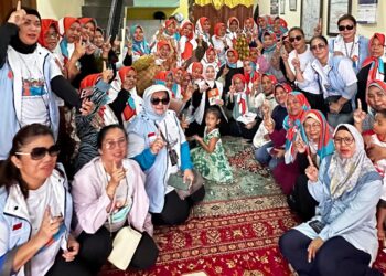 Jaringan 98 & KPIM Gelar Door to Door bersama Atalia Praratya Ridwan Kamil di Jakarta Selatan  13