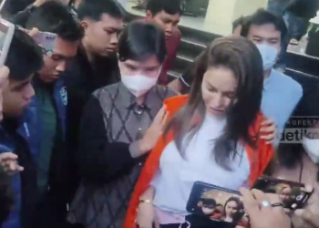 Nikita Mirzani Ditahan Terkait Dugaan Pemerasan Rp 4 M 15