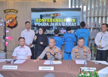 Polda Jabar Berhasil Amankan 4 Pelaku Anarkis, Saat Pengamanan May Day di Dago Cikapayang Bandung 17