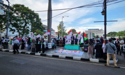 FPN Gelar Aksi Solidaritas Palestina di Bandung: “Stop Genosida, Hentikan Persenjataan untuk Israel!” 5