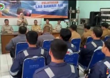 16 Warga Kepulauan Seribu Mendapat Pelatihan Khusus Las Bawah Air, Plt Kasudin Nakertransgi: Ini Kesempatan yang Luar Biasa 17