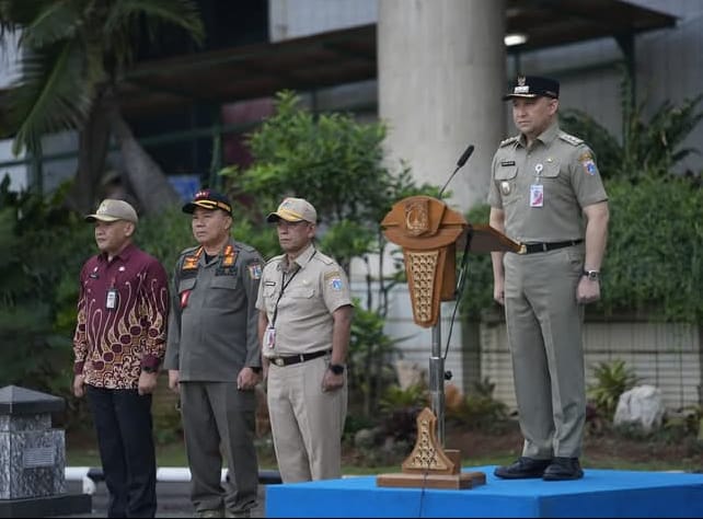 Walikota Hendra Hidayat Pimpin Operasi Tertib Trotoar: Petugas Diinstruksikan Tegas dan Humanis 1 Walikota Hendra Hidayat Pimpin Operasi Tertib Trotoar: Petugas Diinstruksikan Tegas dan Humanis 1