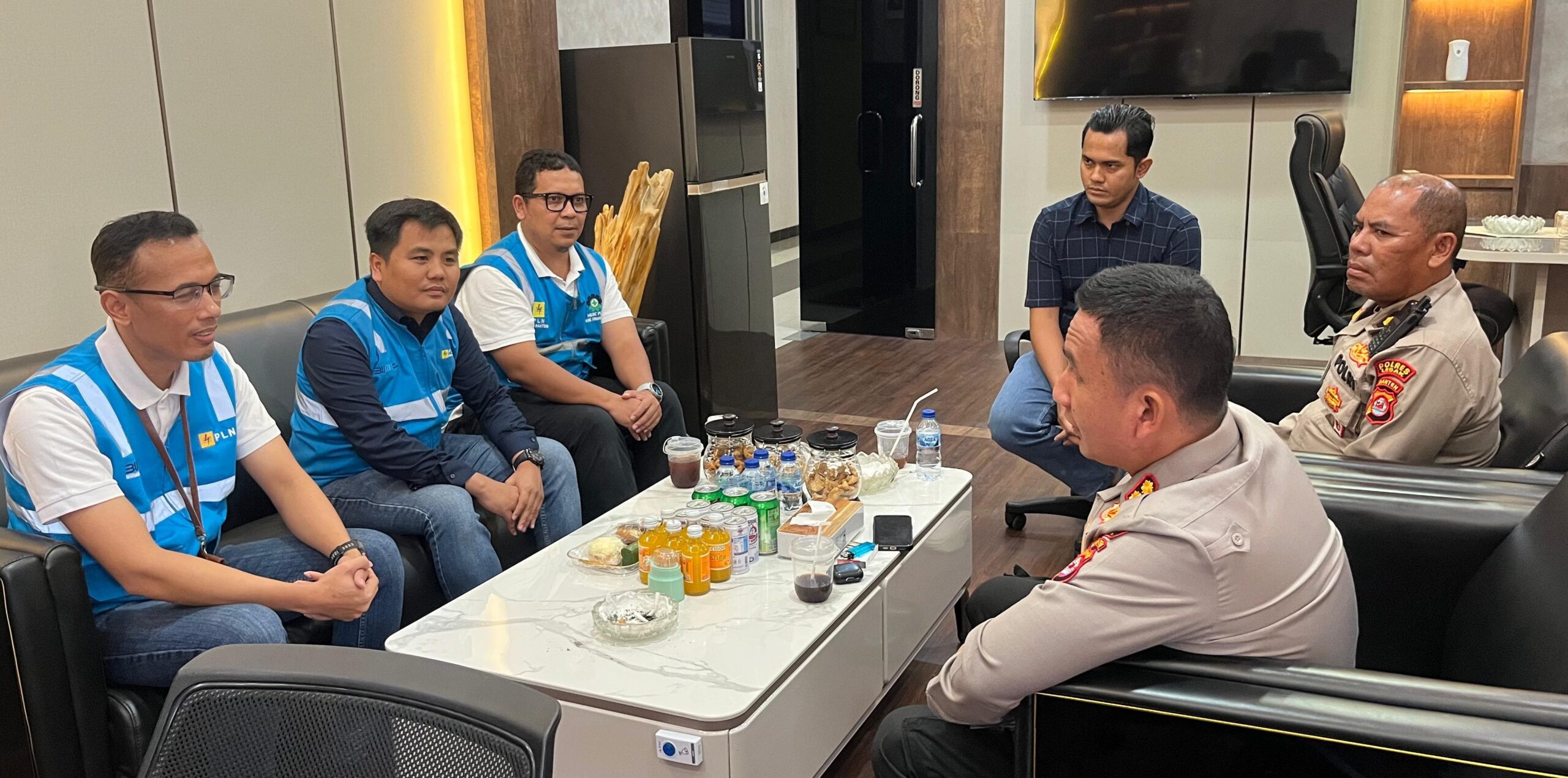 Layanan Kelistrikan di Malingping, Lebak Diapresiasi Kapolres, Bukti PLN UP3 Banten Selatan Bekerja Integritas Mengedepankan Keamanan 1 Layanan Kelistrikan di Malingping, Lebak Diapresiasi Kapolres, Bukti PLN UP3 Banten Selatan Bekerja Integritas Mengedepankan Keamanan 1