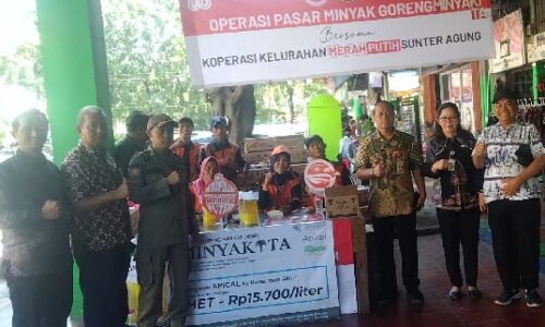 Koperasi Merah Putih Sunter Agung Gelar Operasi Pasar Minyak Goreng, Warga: Harga Lebih Murah 3
