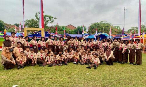 WhatsApp Image 2025-08-12 at 13.52.49_bf12b596 SDN 5 Loning Pemalang Gelar Perkemahan Seru untuk Latih Kemandirian Siswa 3