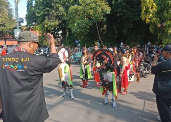 Lindu Aji Garis Lurus Pemalang Gelar Aksi Damai Dengan Seni Tradisional di Depan Pendopo Kabupaten Pemalang 14
