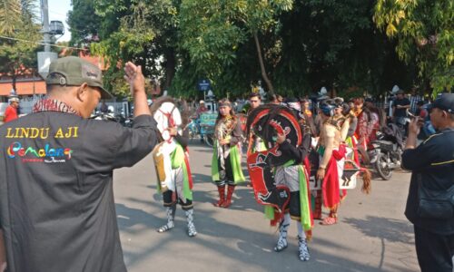 Lindu Aji Garis Lurus Pemalang Gelar Aksi Damai Dengan Seni Tradisional di Depan Pendopo Kabupaten Pemalang 3