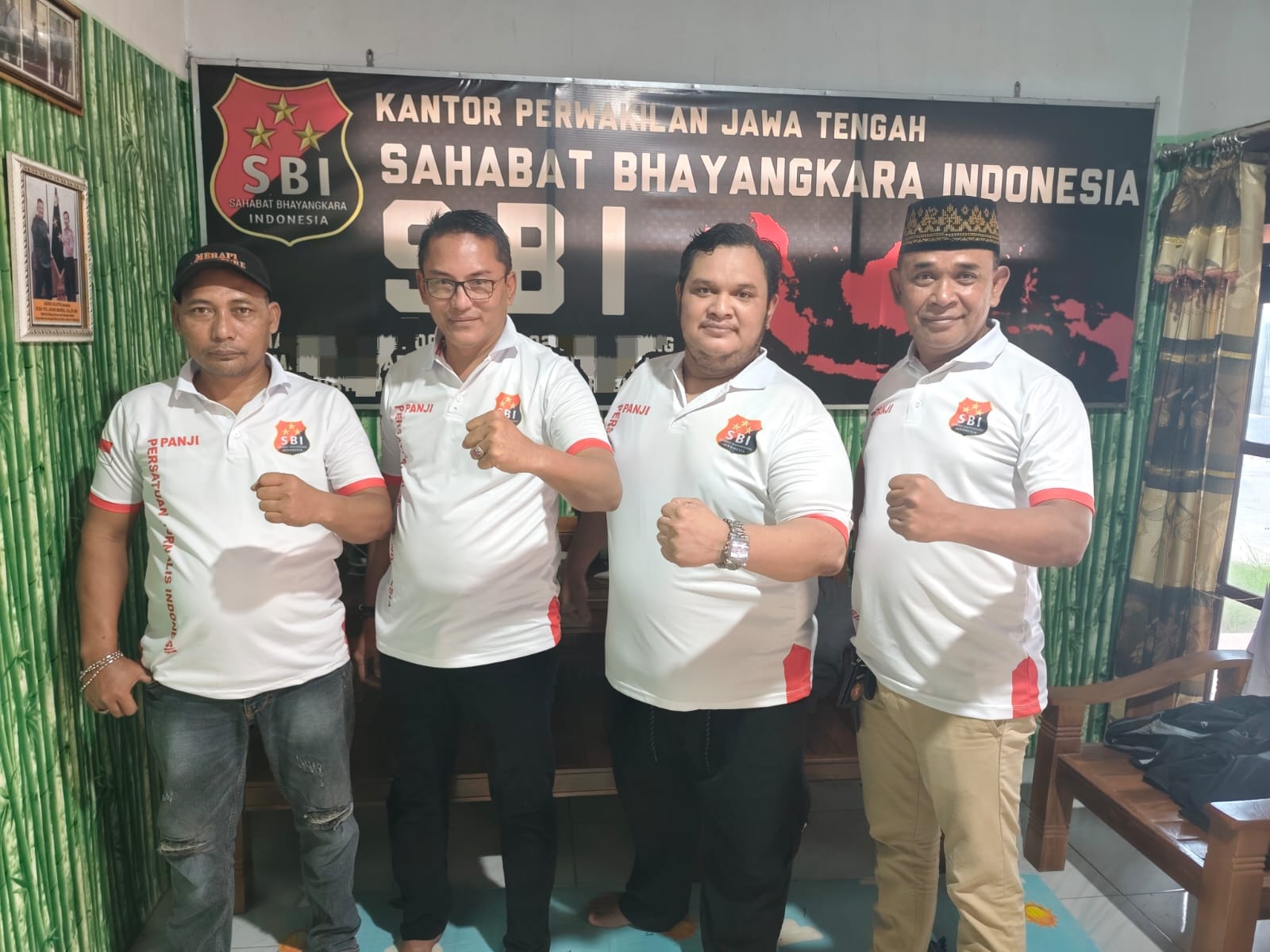 Masyarakat Pemalang Desak Kadisdik Bertindak Terkait Program "Inspiring Teacher" dan Beredarnya Foto Mesra Kepala Sekolah dan Guru 1 Masyarakat Pemalang Desak Kadisdik Bertindak Terkait Program "Inspiring Teacher" dan Beredarnya Foto Mesra Kepala Sekolah dan Guru 1