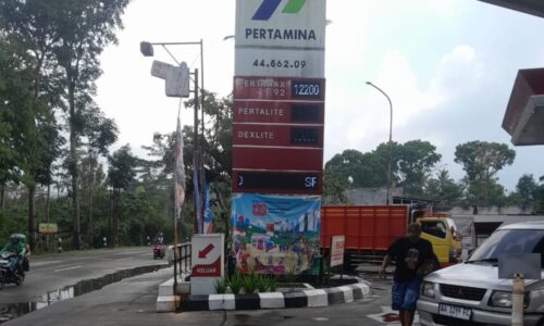 Mobil Kuda Silver Gentayangan Diduga Ngangsu Solar di SPBU Temanggung, SBM Pertamina dan APH Diminta Lebih Tegas 4