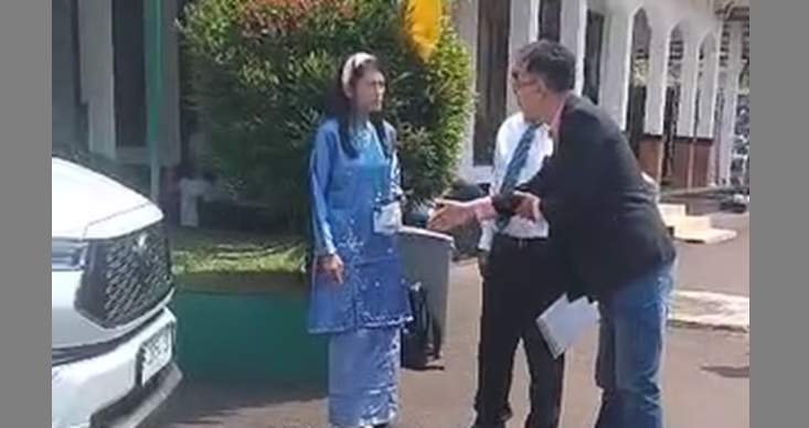 Air Mata Maya IBN di Ruang Sidang: Menanti Penjelasan Suami yang Tak Hadir 1 Air Mata Maya IBN di Ruang Sidang: Menanti Penjelasan Suami yang Tak Hadir 1