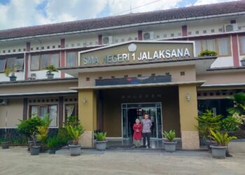 Revitalisasi SMAN 1 Jalaksana Kabupaten Kuningan Diduga Gunakan Besi Berkarat untuk Tulangan Beton Lantai Dua 16