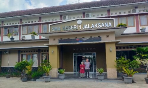 Revitalisasi SMAN 1 Jalaksana Kabupaten Kuningan Diduga Gunakan Besi Berkarat untuk Tulangan Beton Lantai Dua 4