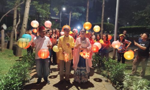 Dekot Radian Azhar Hadiri Festival Lampion Family's Garden di Hutan Kota Penjaringan 4