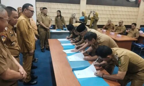 WhatsApp Image 2025-10-01 at 22.26.52_e03dbaec Pemkab Empat Lawang Kukuhkan Integritas ASN, Bupati Joncik Hadiri Penandatanganan Pakta Integritas 5