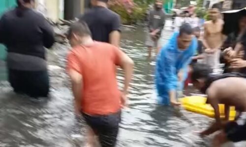 Jakut Dikepung Banjir: Jalan dan Rumah Terendam Sejumlah Pohon Tumbang, sebuah Atab Sekolah Ambruk 2