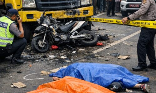 Kecelakaan Maut di Depan Polsek Ciwaringin Kabupaten Cirebon, Mobil Jenis Help Tabrak Motor, Satu Keluarga Tewas 2