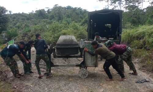 Percepat Pembangunan Box Culvert, Satgas TMMD Ke-127 Nagan Raya Turunkan Mesin Molen 3