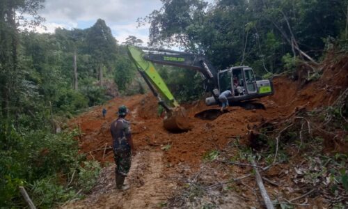 Tanpa Kenal Lelah – Satgas TMMD Ke-127 Nagan Raya Bangun Infrastruktur Desa Saat Puasa 2