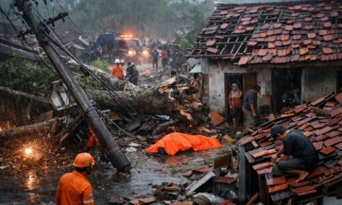 Hujan Disertai Angin Kencang Porak-porandakan Pemalang, Tiang Listrik Roboh dan Satu Korban Jiwa 4