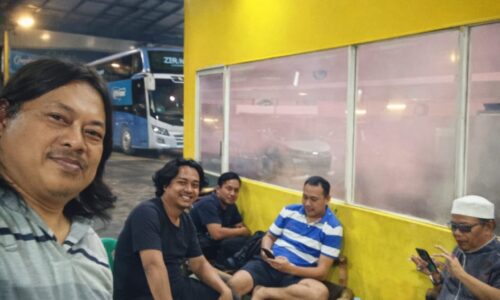 Pengusaha Bus ZEP TRANS Gelar Silaturahmi Menjelang Sahur di Pangkalan Bus 5